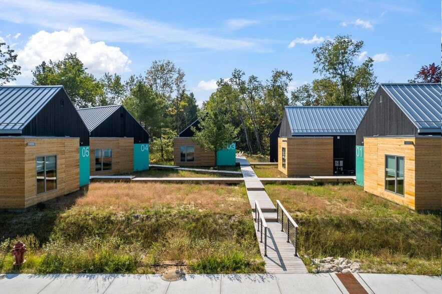 5961 Oslo St, Williamsburg, MI for sale - Building Photo - Image 3 of 9