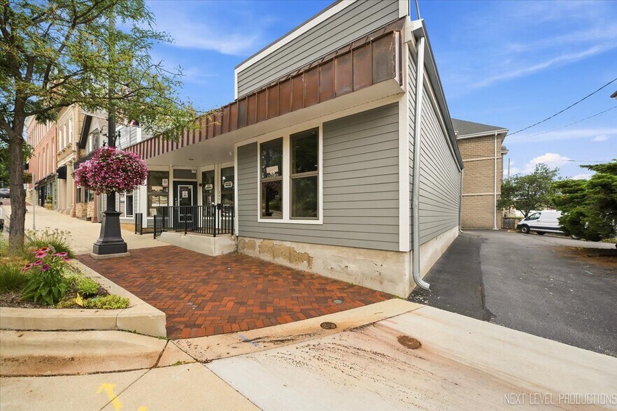 227 W Wilson St, Batavia, IL à vendre - Photo du bâtiment - Image 2 de 39