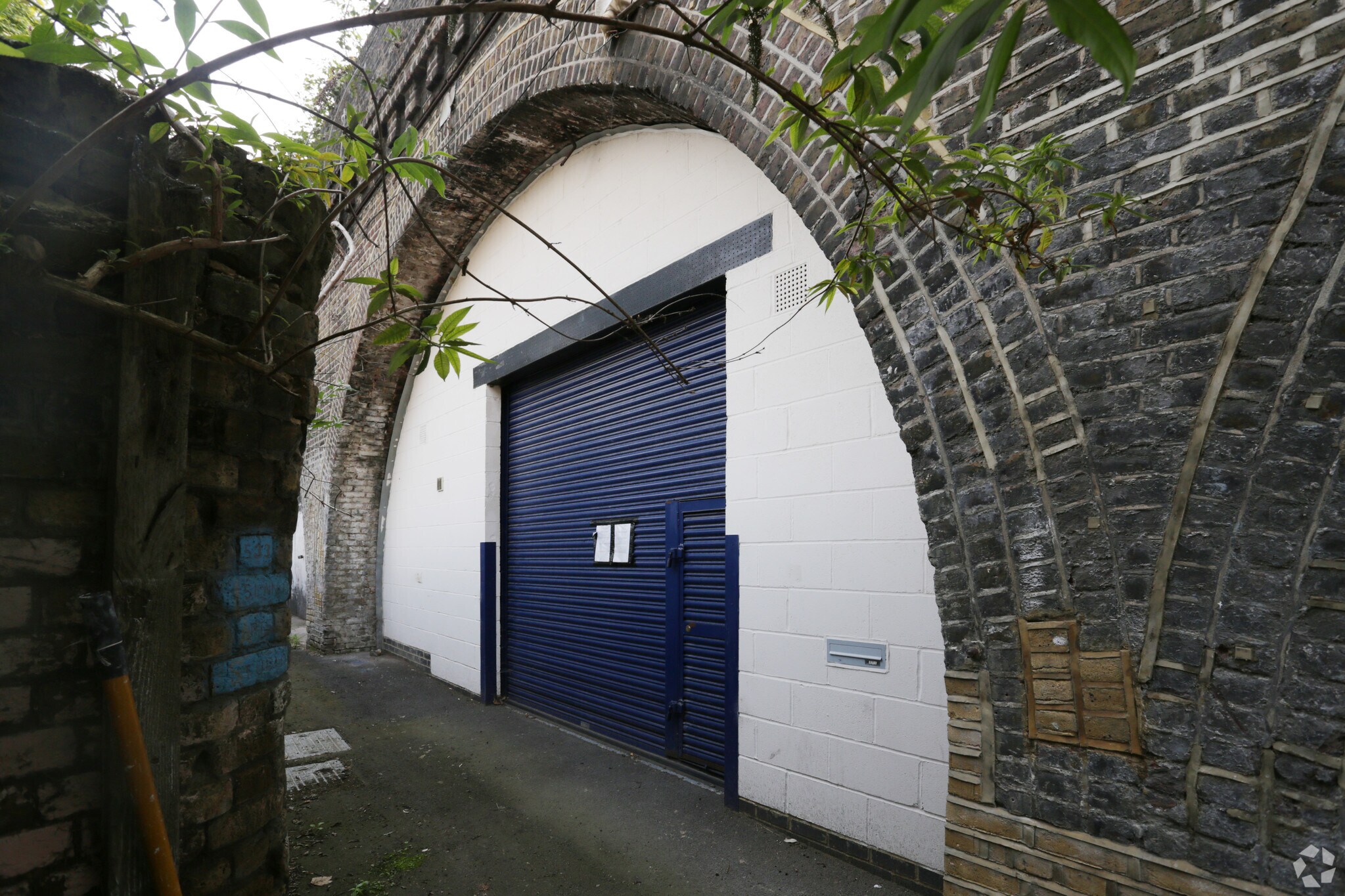 533-540 Barrington Rd, London for lease Primary Photo- Image 1 of 7