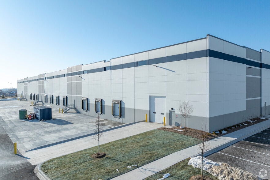 755 N Independence Blvd, Romeoville, IL for lease - Building Photo - Image 3 of 6