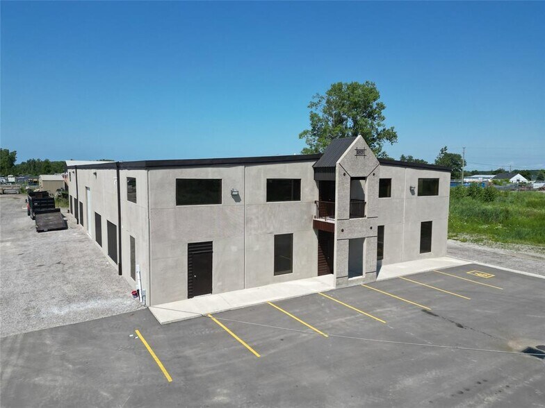 540 Gladwish Dr, Sarnia, ON à vendre - Photo du bâtiment - Image 1 de 1
