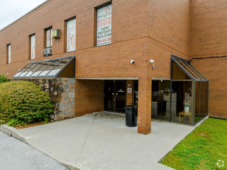 15 Elizabeth St, Orangeville, ON à louer - Photo du bâtiment - Image 3 de 5