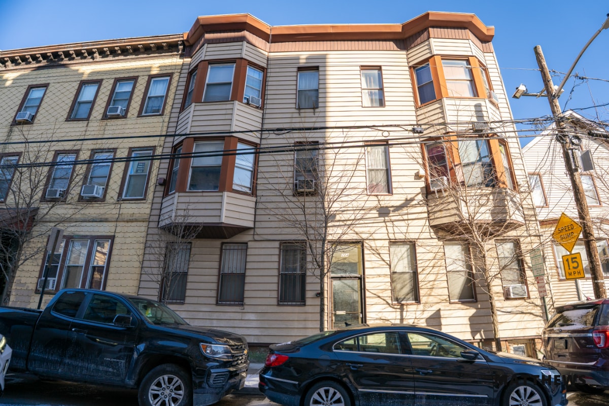 214 44th St, Union City, NJ for sale Primary Photo- Image 1 of 5