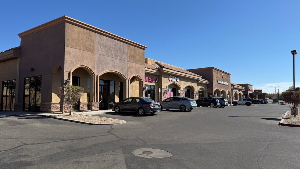 10740 S Eastern Ave, Henderson, NV à louer - Photo du bâtiment - Image 2 de 21