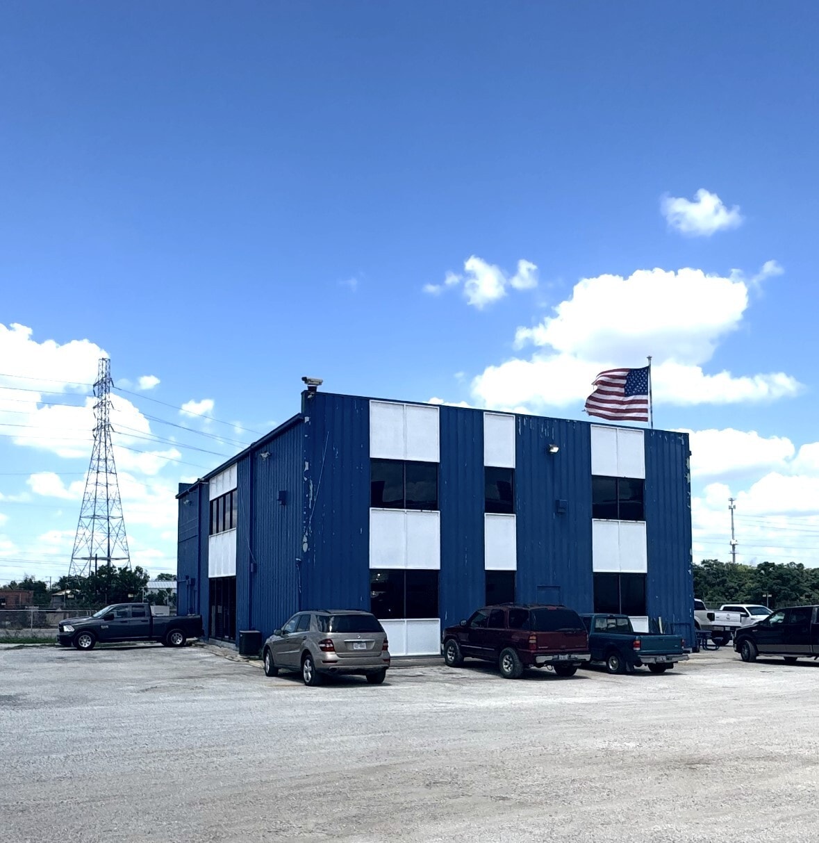 530 Steves Ave, San Antonio, TX for lease Building Photo- Image 1 of 1