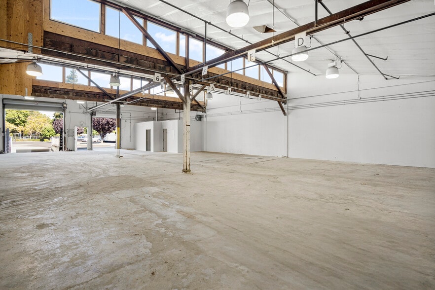 755 Thornton St, San Leandro, CA à louer - Photo du bâtiment - Image 3 de 12