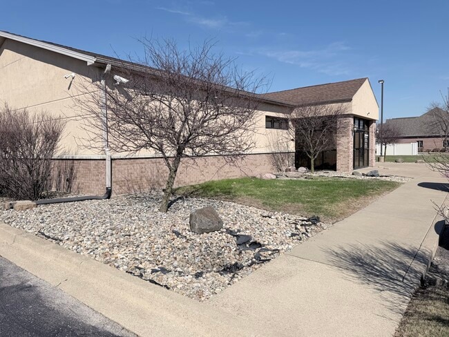 Plus de détails pour 150 N Prairie View Dr, Manteno, IL - Commerce de détail à vendre