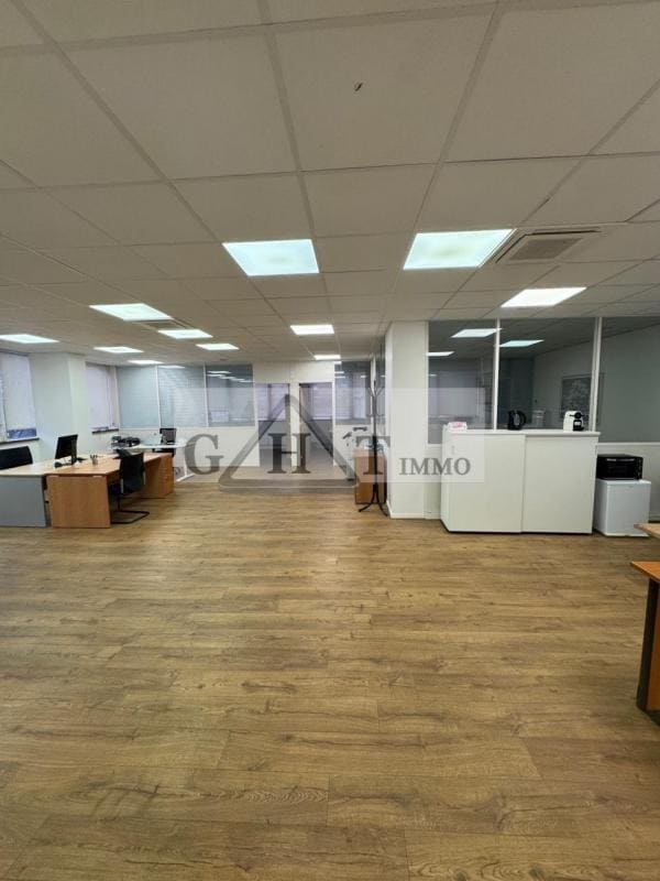 Office in Maisons-Alfort for lease Interior Photo- Image 1 of 9