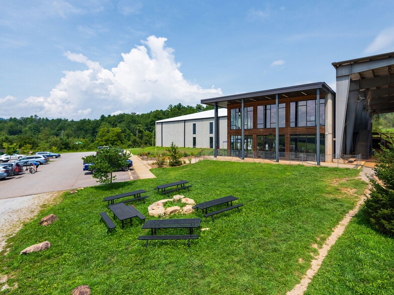 701 Old Fanning Bridge Rd, Fletcher, NC for sale - Building Photo - Image 3 of 26