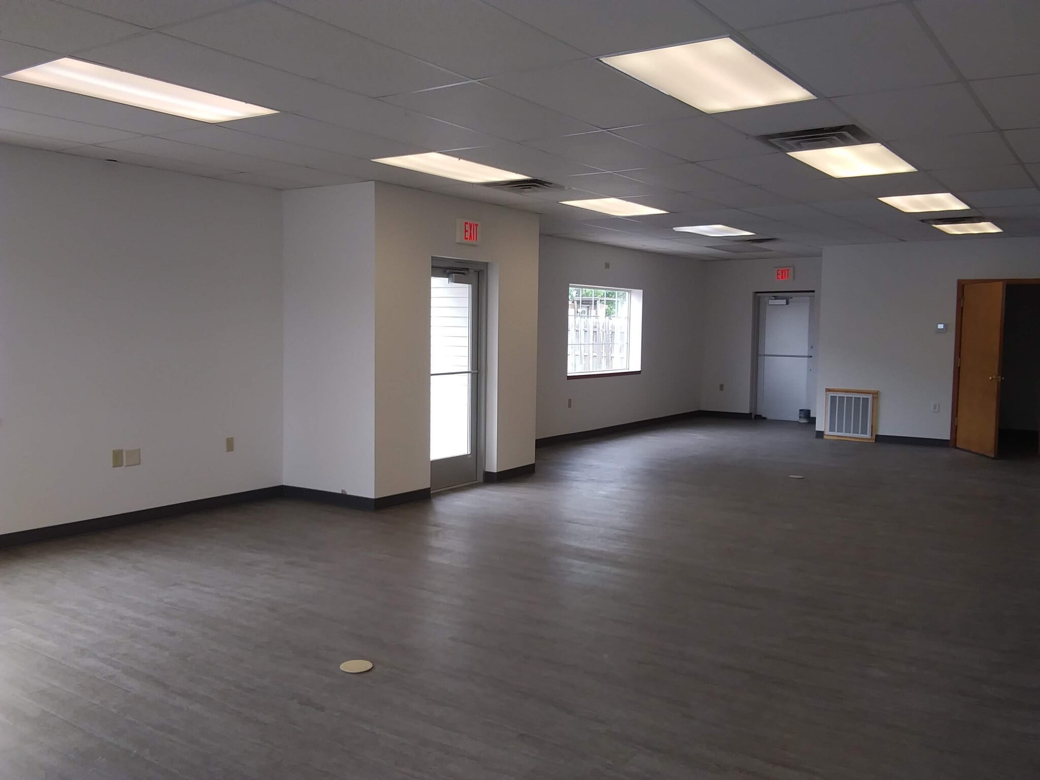840 Highway 136, Baraboo, WI for lease Interior Photo- Image 1 of 2