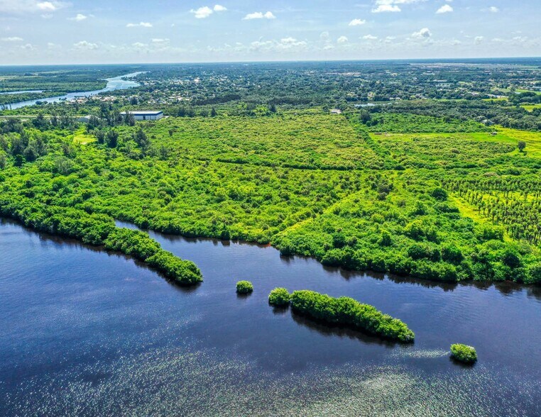 16431 State Road 31, Fort Myers, FL à vendre - Photo du bâtiment - Image 2 de 5
