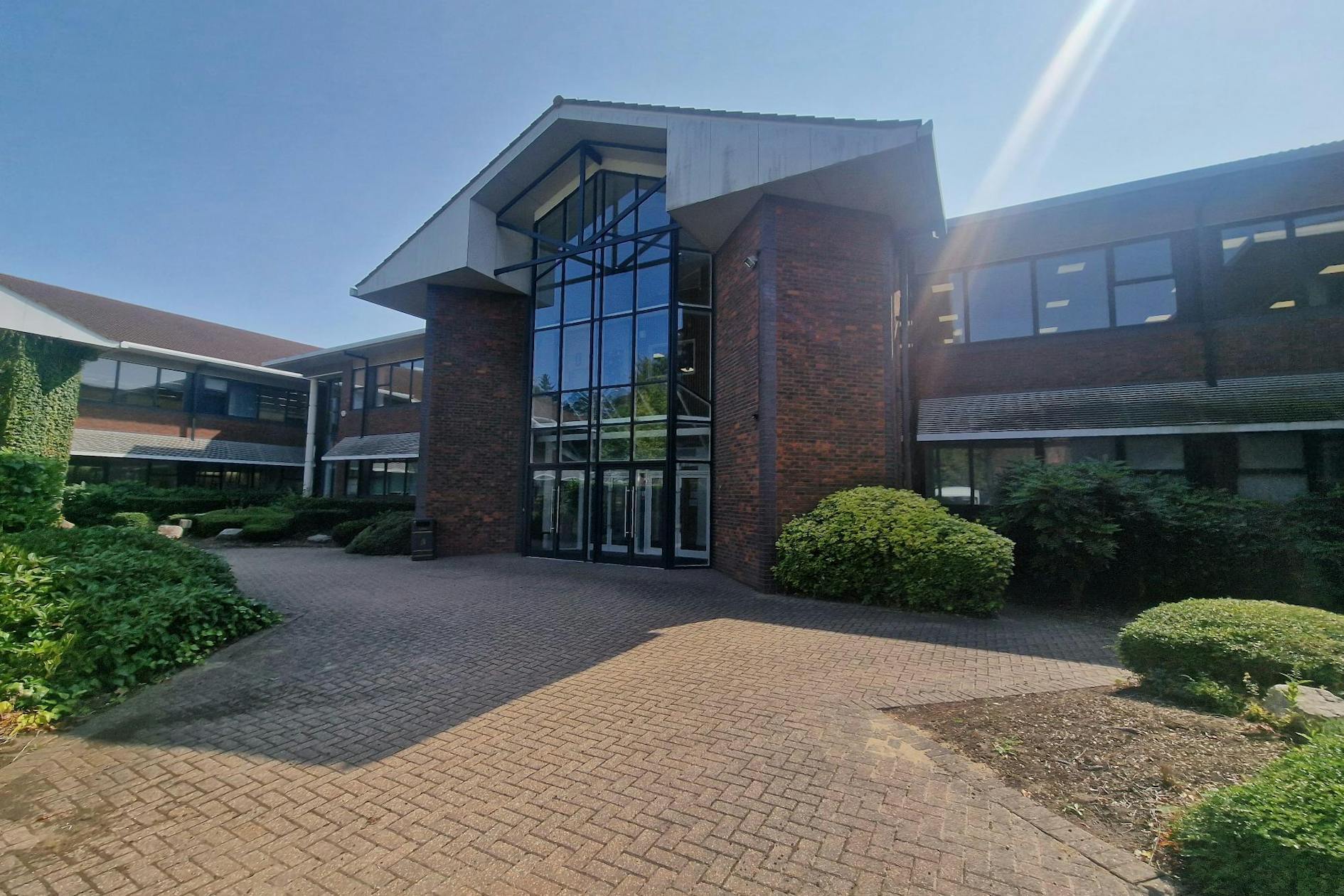 Jays Clos, Basingstoke for lease Primary Photo- Image 1 of 6
