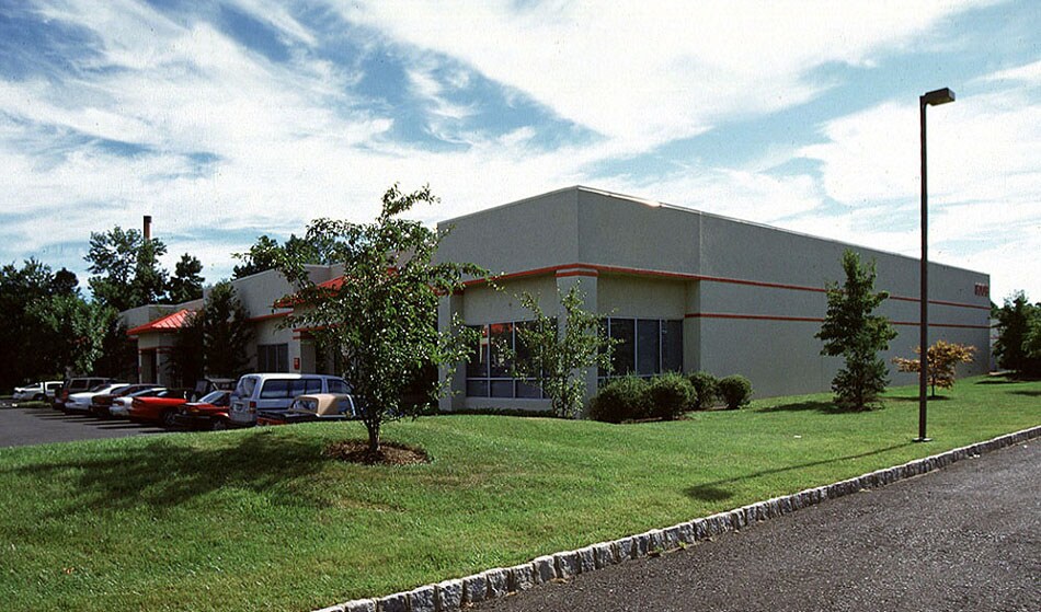 800 Silvia St, Ewing, NJ à louer - Photo du bâtiment - Image 2 de 3