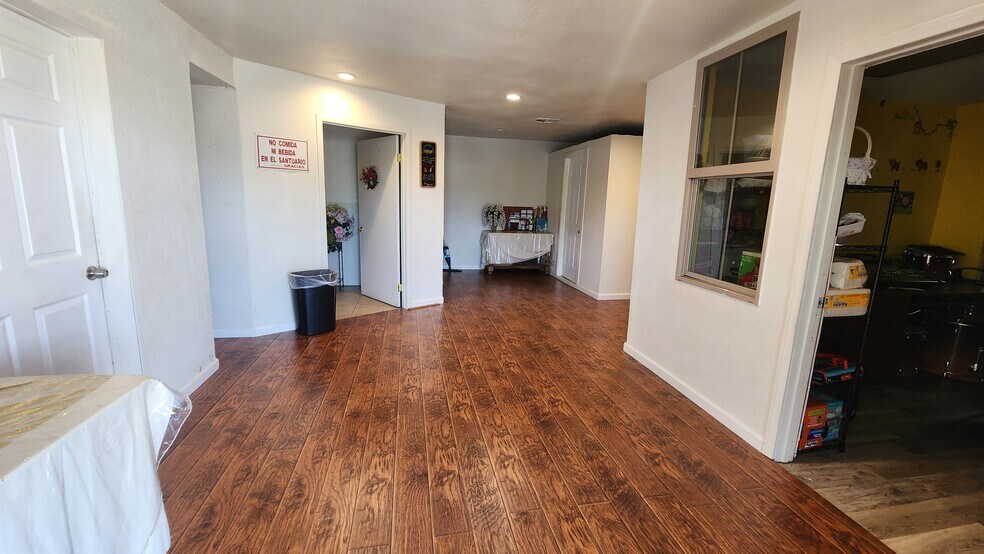 7842 Grape St, Highland, CA à vendre - Photo intérieure - Image 2 de 7