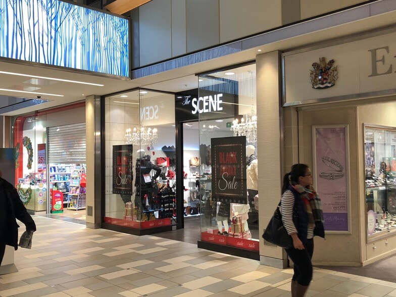 The Square, Camberley for lease - Building Photo - Image 3 of 9