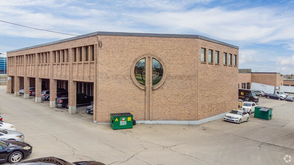 1050 Kamato Rd, Mississauga, ON à louer - Photo principale - Image 1 de 6
