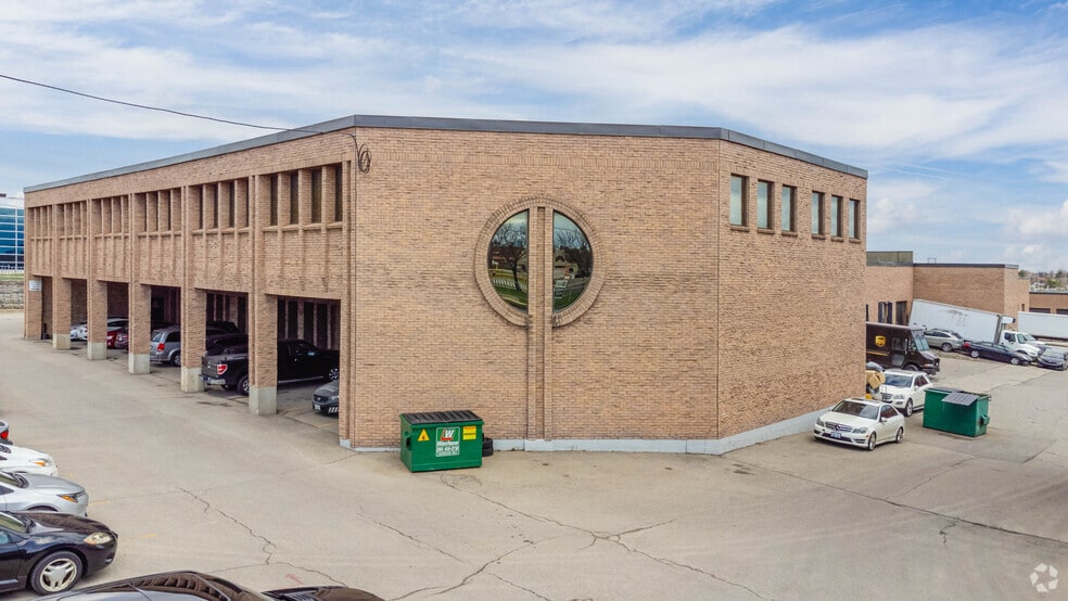 1050 Kamato Rd, Mississauga, ON for lease - Primary Photo - Image 2 of 6