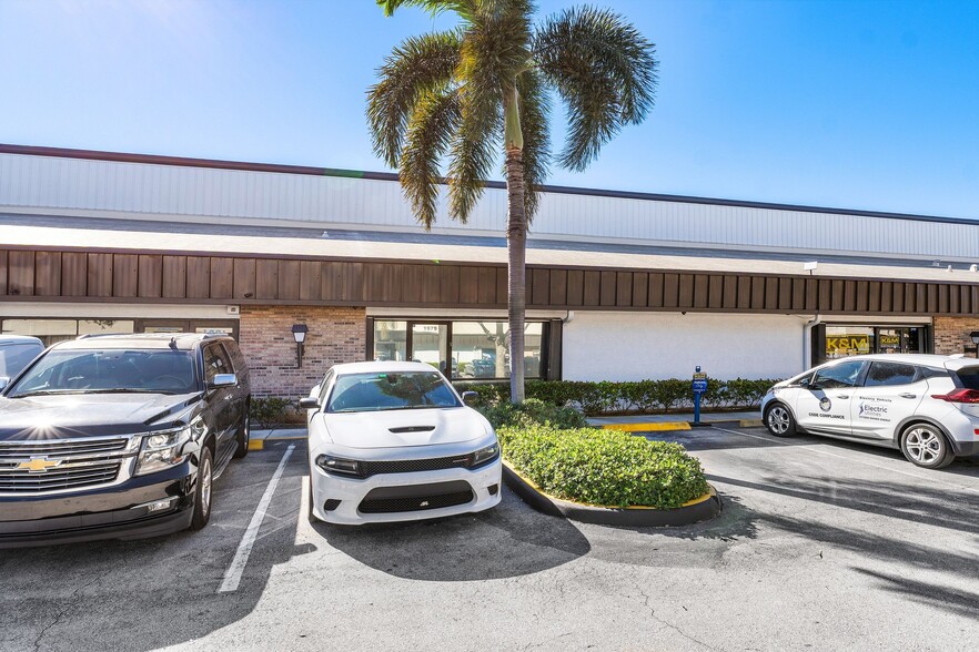 1979 10th Ave N, Lake Worth Beach, FL for sale - Primary Photo - Image 1 of 18