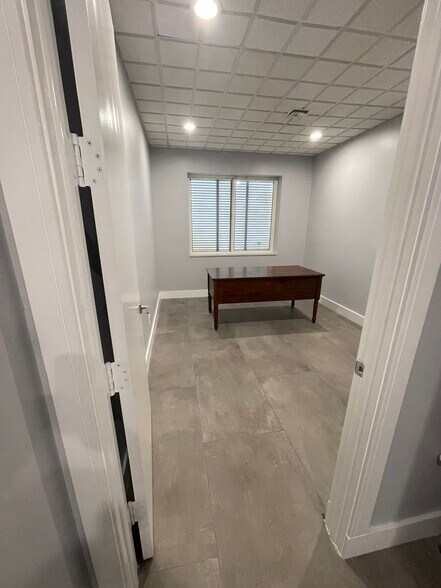 416 SE Flamingo Ave, Stuart, FL à vendre - Photo intérieure - Image 3 de 38