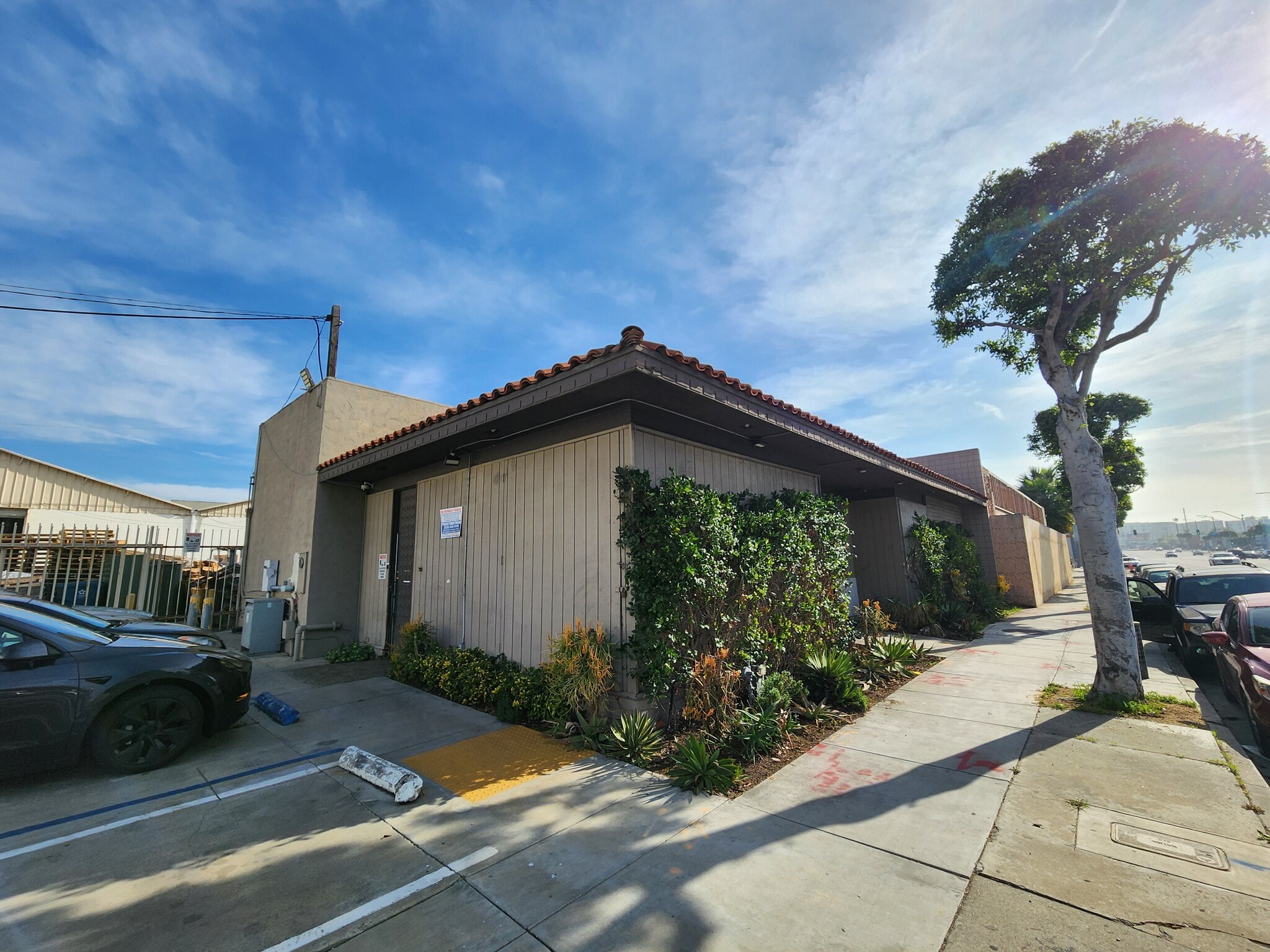 620 N La Brea Ave, Inglewood, CA for lease Primary Photo- Image 1 of 7