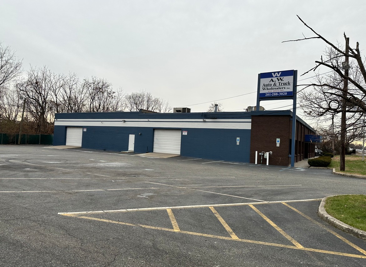 39 Industrial Ave, Hasbrouck Heights, NJ for sale Primary Photo- Image 1 of 1