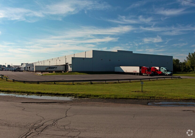 264 Farrell Rd, Syracuse, NY à louer - Photo du bâtiment - Image 2 de 2