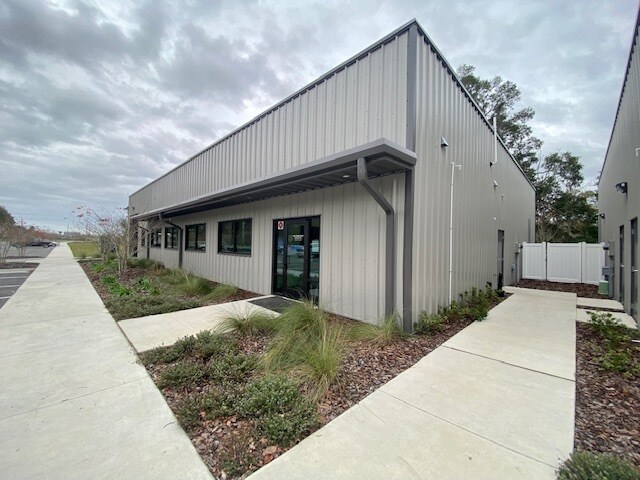 576 Saint Johns Bluff Rd N, Jacksonville, FL à louer - Photo du bâtiment - Image 2 de 8