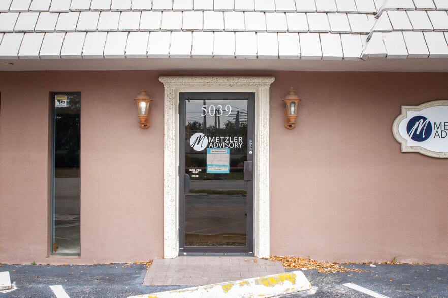 5023-5047 Central Ave, Saint Petersburg, FL à vendre - Photo du bâtiment - Image 2 de 14