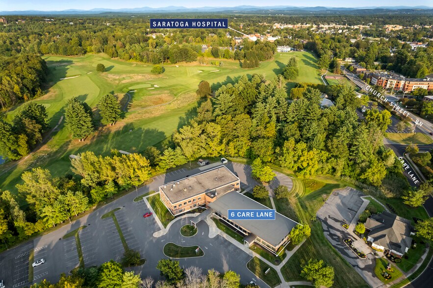 6 Care Ln, Saratoga Springs, NY à louer - Photo du bâtiment - Image 2 de 9