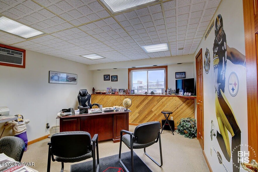 102 S Henderson St, Lock Haven, PA à vendre - Photo intérieure - Image 3 de 28