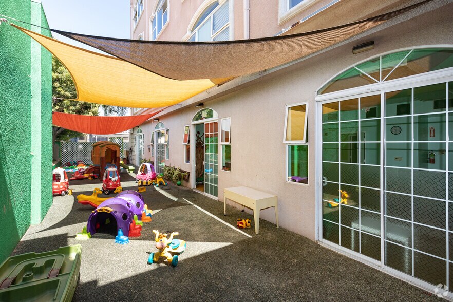 1518 S Robertson Blvd, Los Angeles, CA à louer - Photo du bâtiment - Image 3 de 15