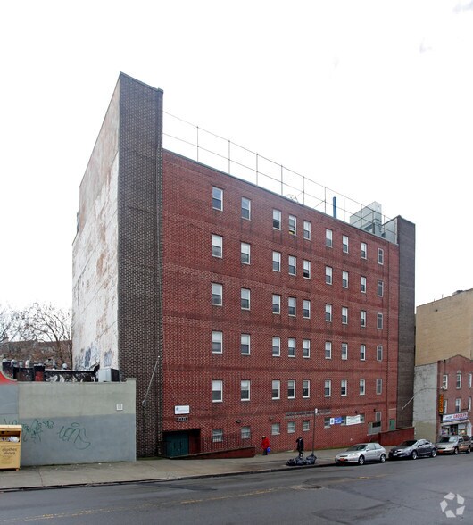 200 W Tremont Ave, Bronx, NY à louer - Photo du bâtiment - Image 2 de 8
