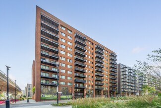 Plus de détails pour North Woolwich Rd, Londres - Commerce de détail à louer