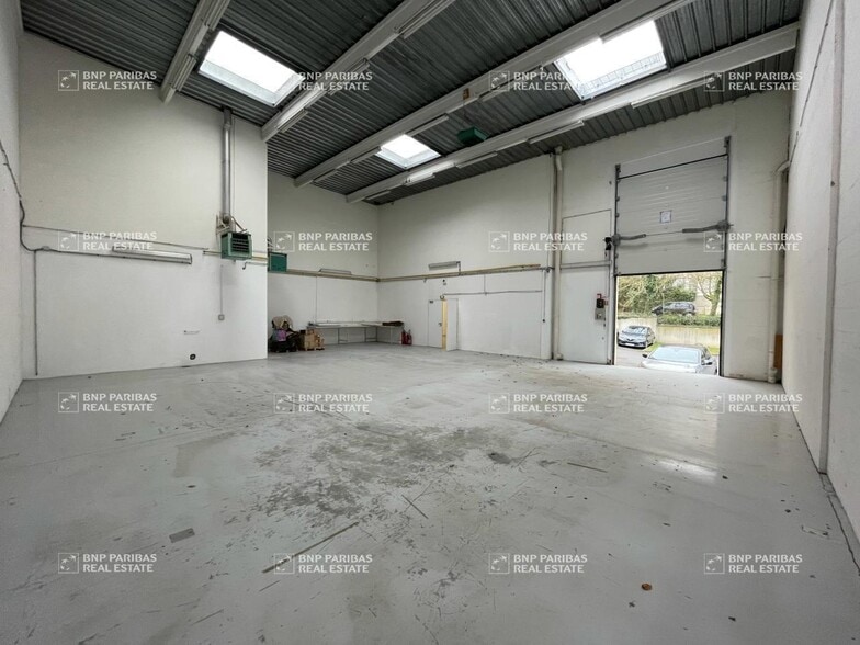 Flex in Champs-sur-Marne for lease - Interior Photo - Image 2 of 9