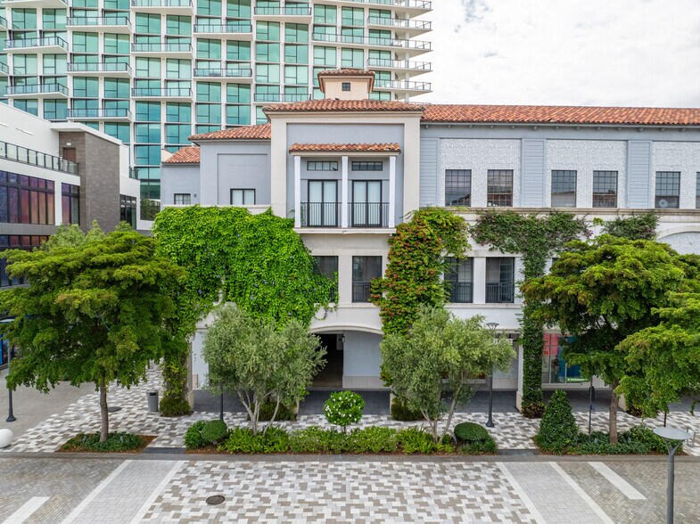 477 S Rosemary Ave, West Palm Beach, FL à louer - Photo du bâtiment - Image 2 de 6