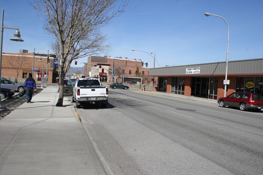 101-111 S Mission Ave, Wenatchee, WA à louer - Photo du bâtiment - Image 2 de 4