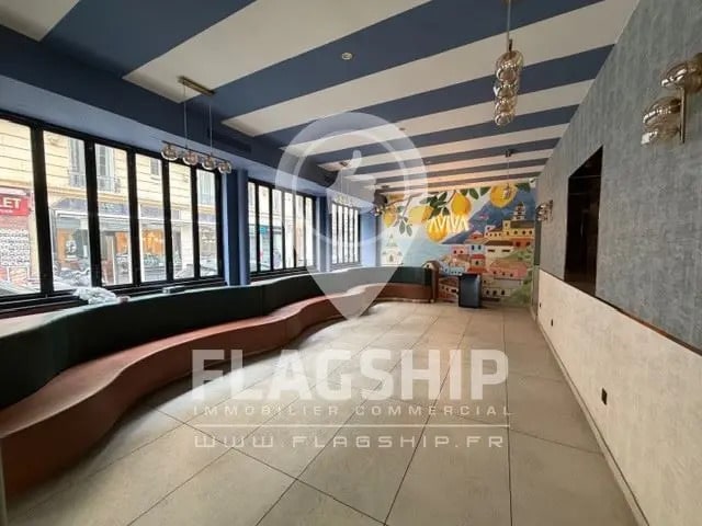 Retail in Paris for lease - Interior Photo - Image 2 of 9