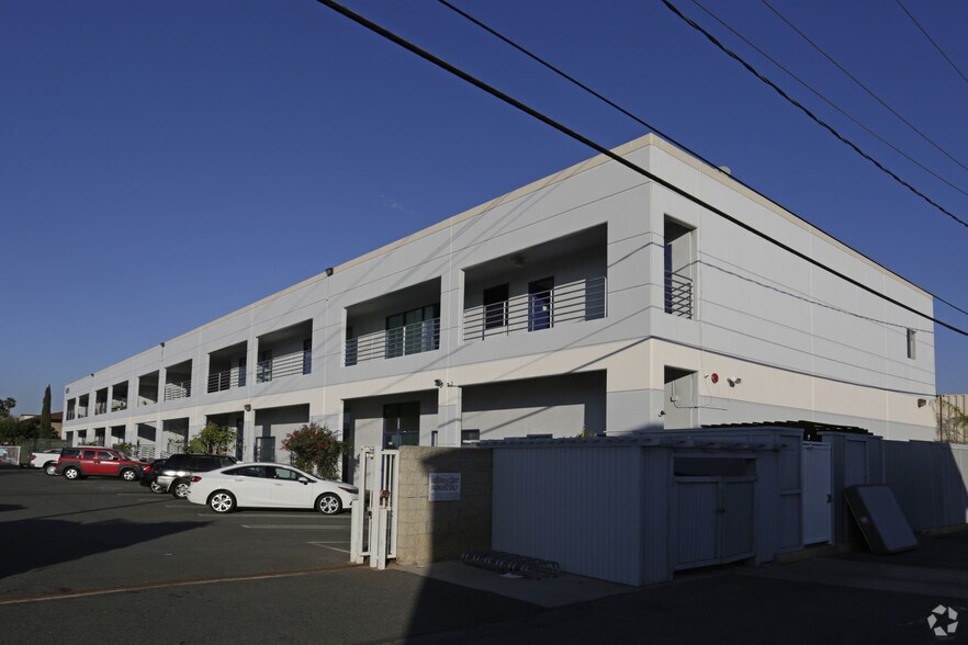 1954 Placentia Ave, Costa Mesa, CA à louer - Photo du bâtiment - Image 3 de 6