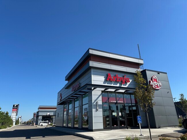 More details for 3713 Gateway Blvd NW, Edmonton, AB - Retail for Lease