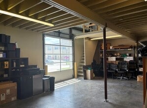 5744 Kessler Ln, Merriam, KS for lease Interior Photo- Image 2 of 5