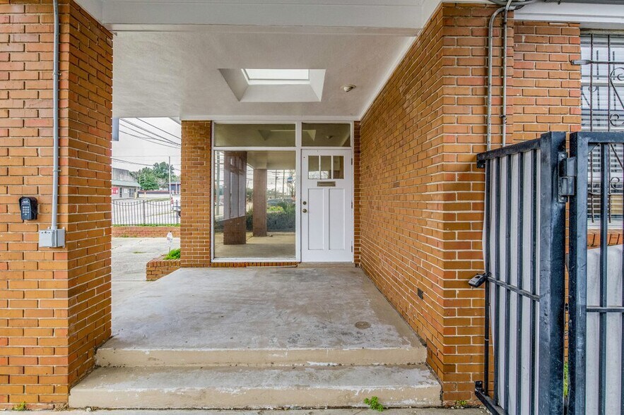 2220 N Palafox St, Pensacola, FL à vendre - Photo du bâtiment - Image 3 de 37