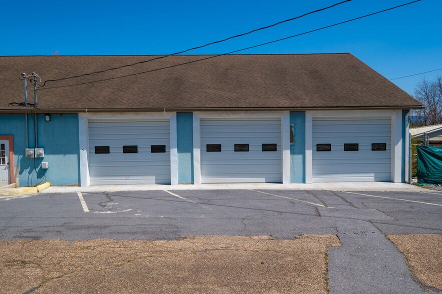 1090 Virginia Ave, Harrisonburg, VA à louer - Photo du bâtiment - Image 3 de 18