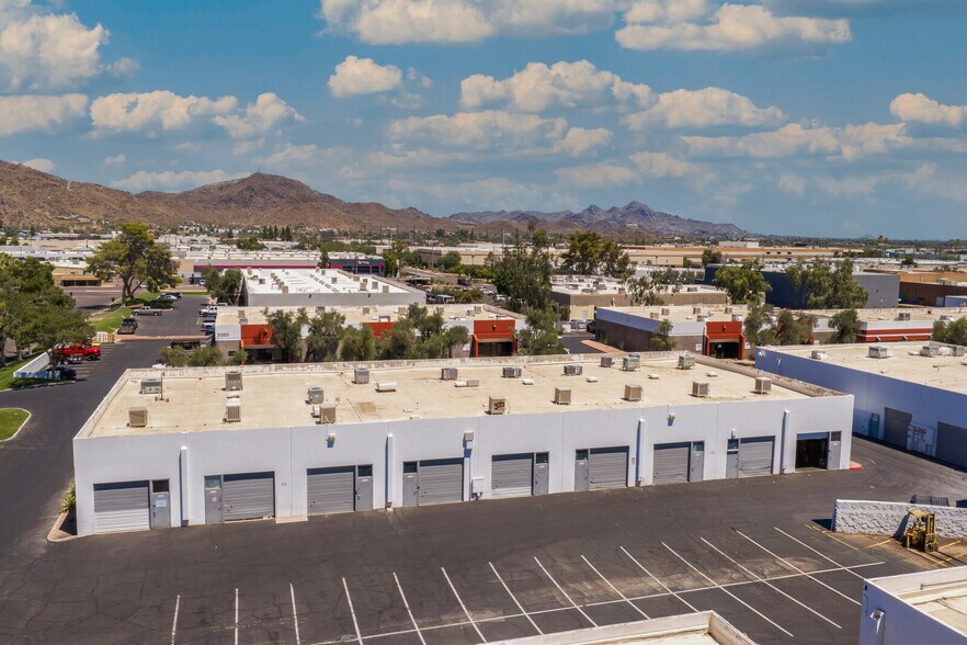 2329 W Mescal St, Phoenix, AZ à louer - Photo du bâtiment - Image 3 de 12