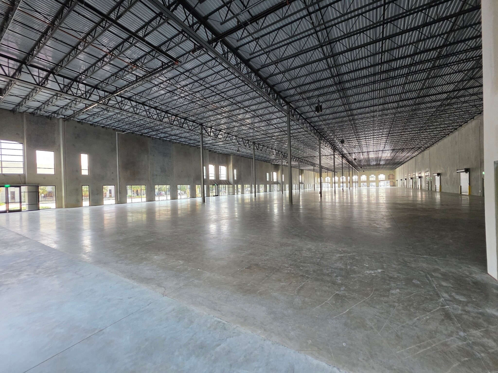 9220 Kirby Dr, Houston, TX for lease Interior Photo- Image 1 of 5