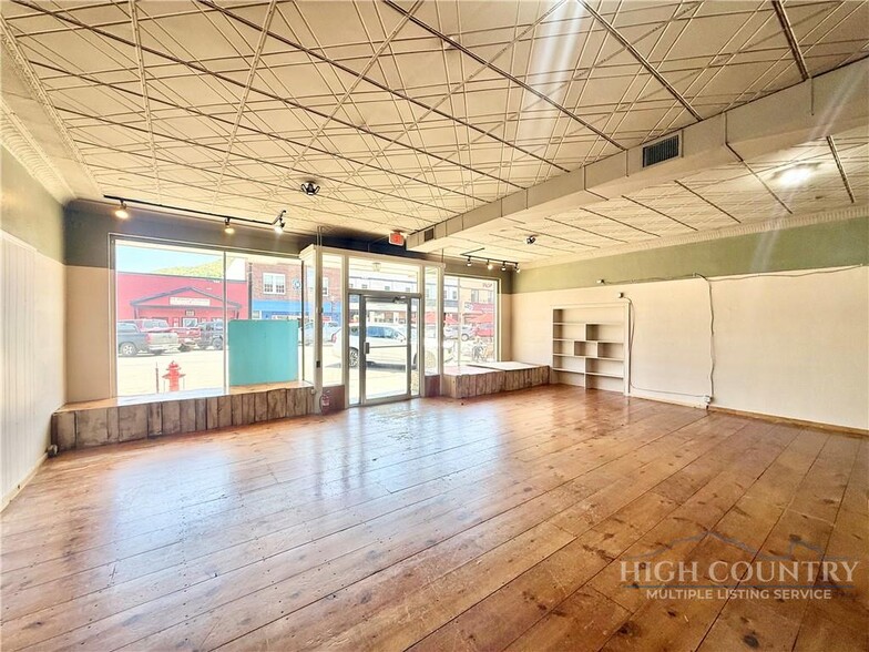 113 N Jefferson Ave, West Jefferson, NC for sale - Building Photo - Image 2 of 4