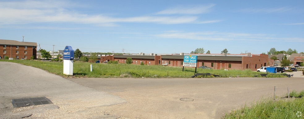 Cordova Center Dr, Cordova, TN for lease - Primary Photo - Image 1 of 2