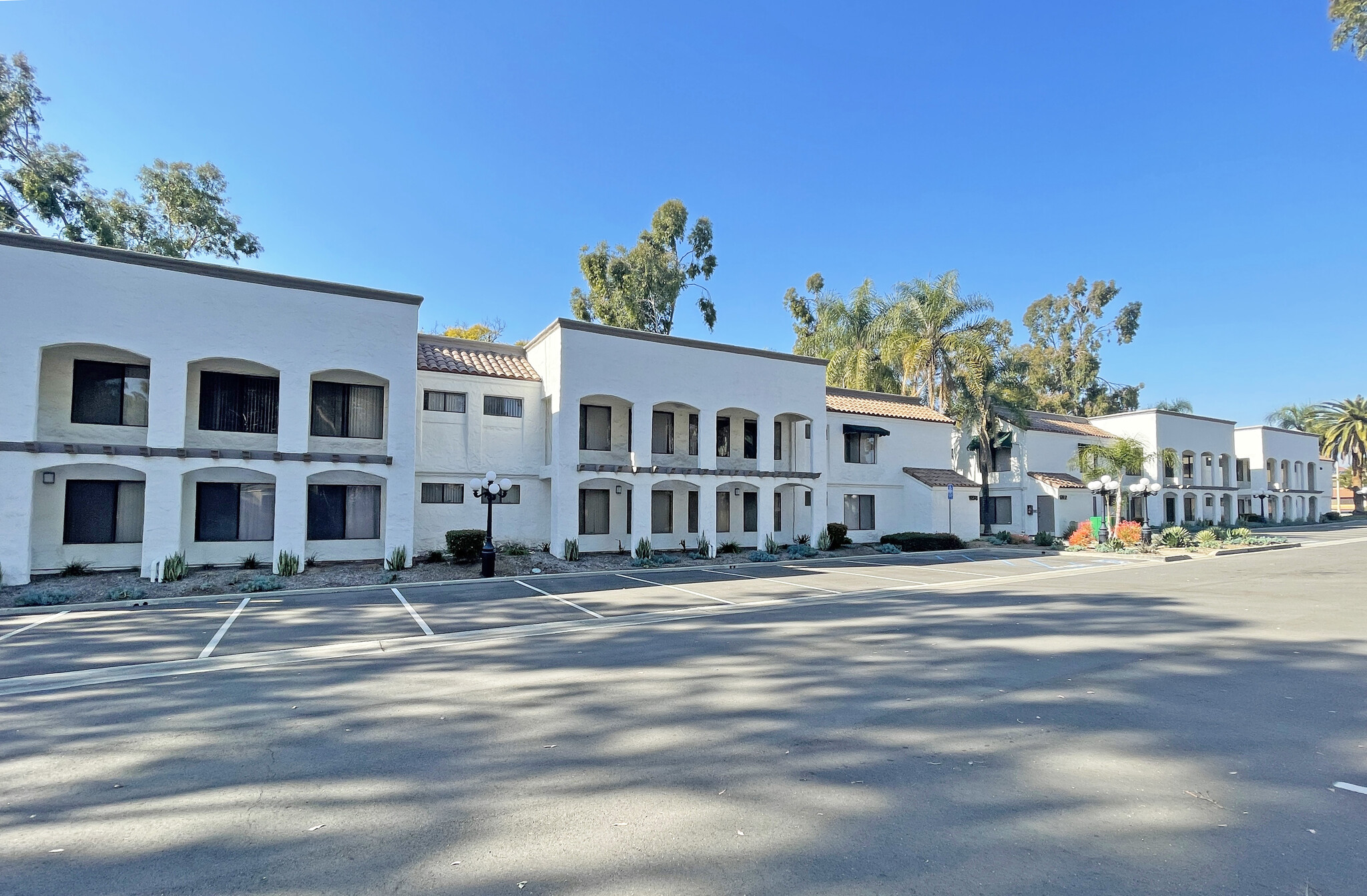 1272-1274 Center Court Dr, Covina, CA à louer Photo principale- Image 1 de 26