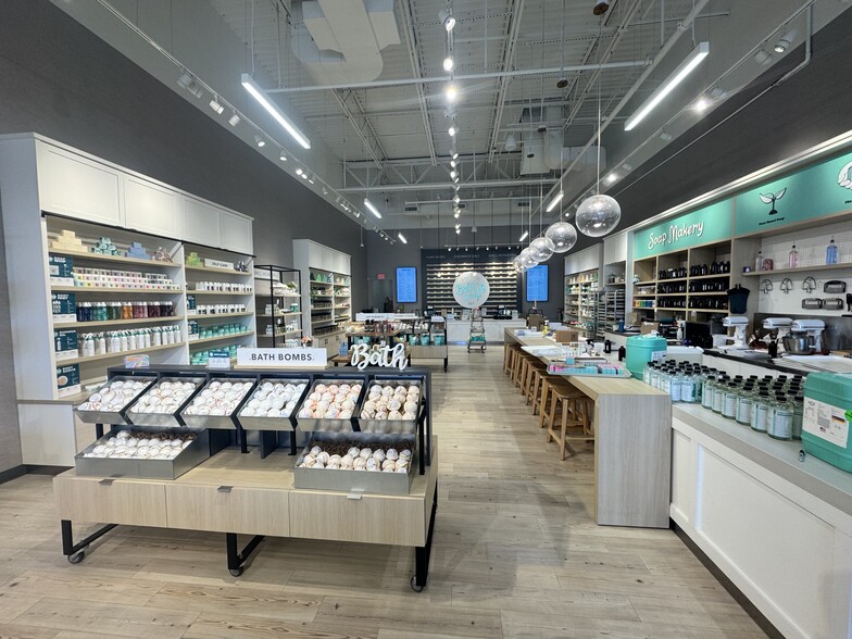 1153-1187 Ulster Ave, Kingston, NY for lease - Building Photo - Image 3 of 26