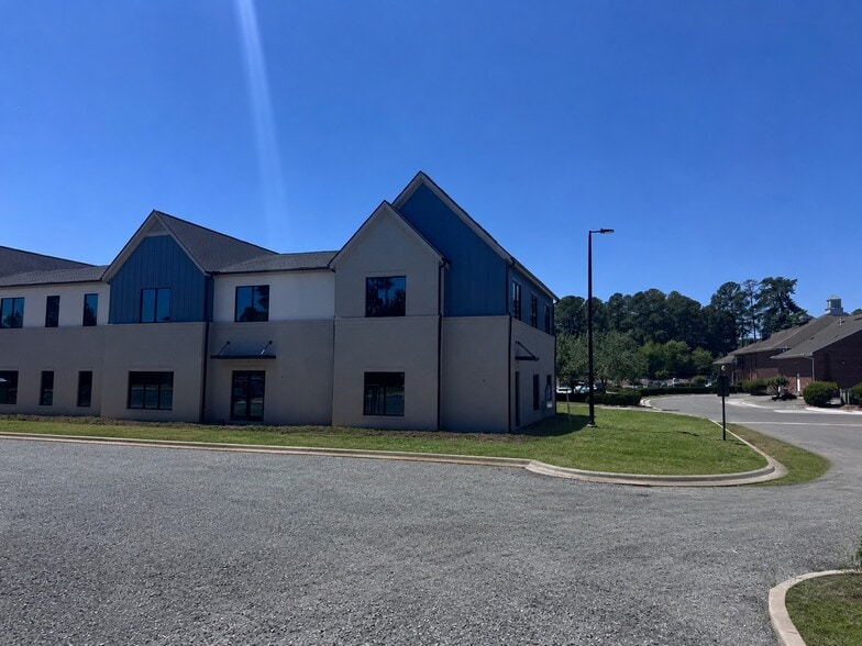 50200 Governors Dr, Chapel Hill, NC for lease - Building Photo - Image 3 of 9