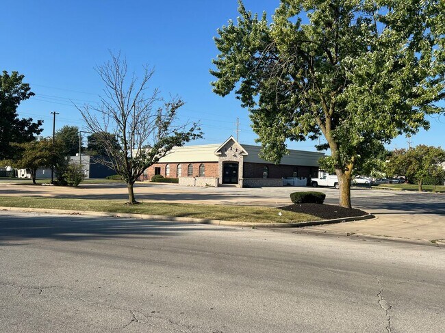 Plus de détails pour 435 E North St, Bradley, IL - Bureau/Commerce de détail à louer